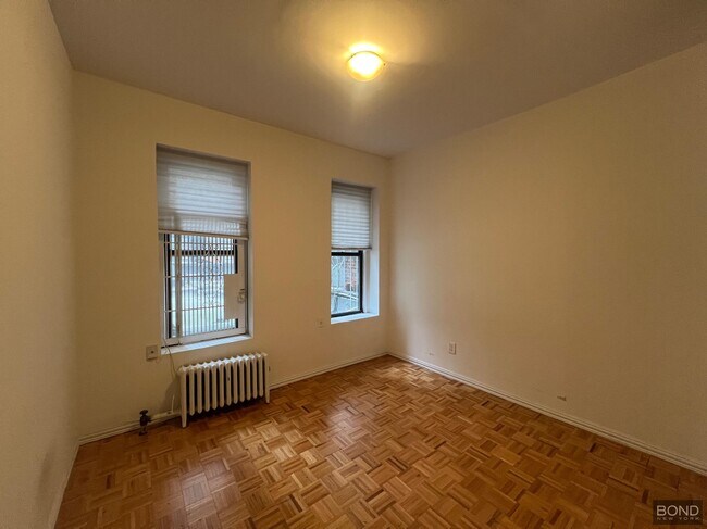 Building Photo - 922 Third Avenue