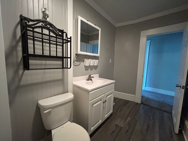 Building Photo - 3 bedroom 1 bath house in Davenport