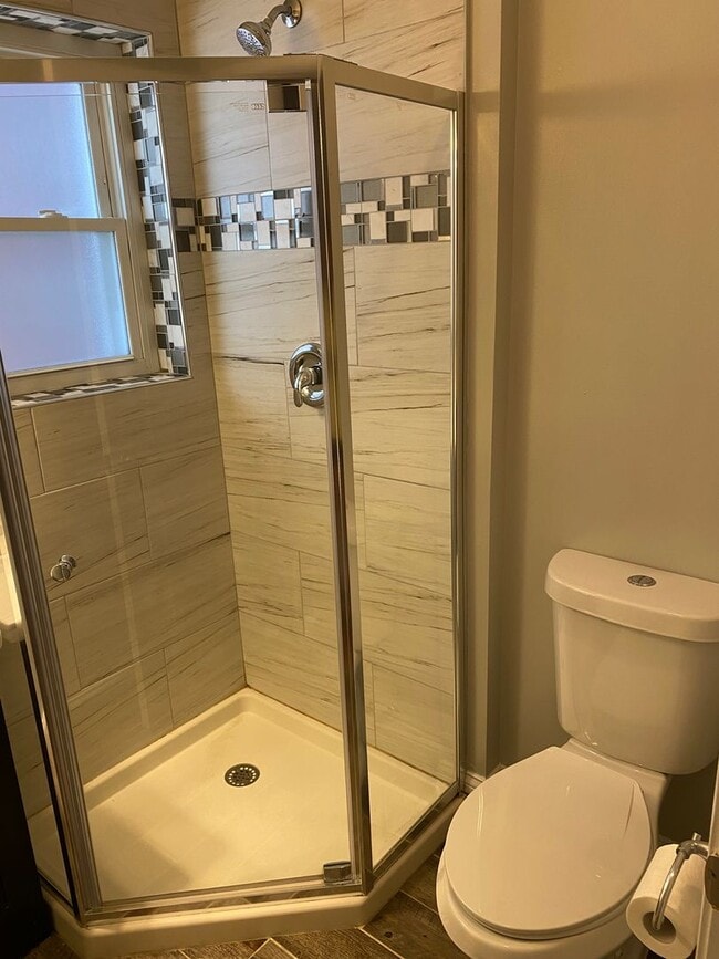 Building Photo - Renovated Home in the Grove for Rent!