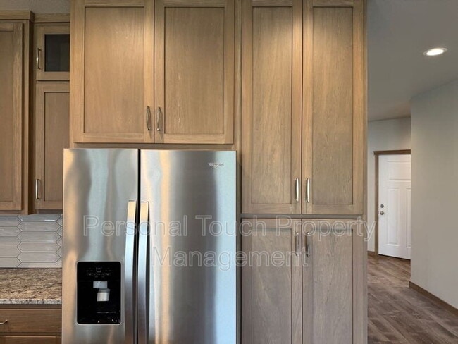 Building Photo - 7352 Eagle Point Dr S