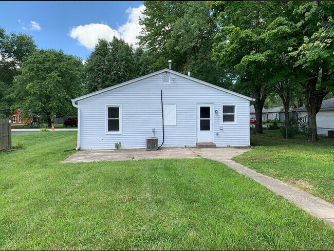 Building Photo - 3419 S Parker Ave