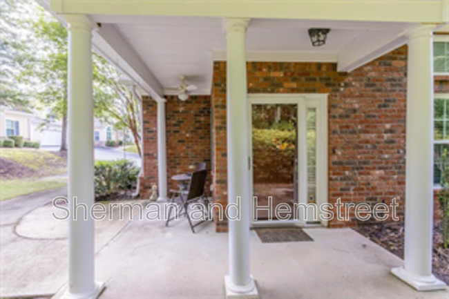 Building Photo - 2002 Amberley Dr