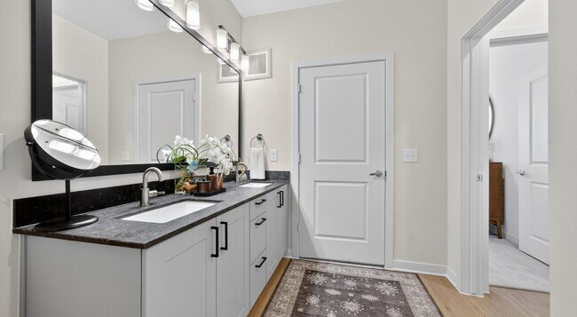 Building Photo - 3251 Lake Sharon Dr