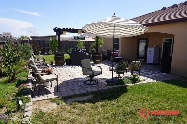 Building Photo - Immaculate Home in Wasco!