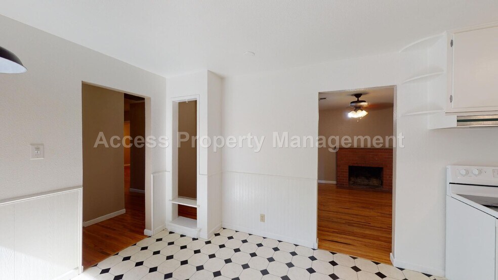 Building Photo - 1002 Phelps Ave