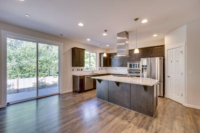 Building Photo - Stunning & Spacious Lynnwood Rental Available Now!