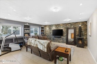 Building Photo - 2350 Cleo Ave