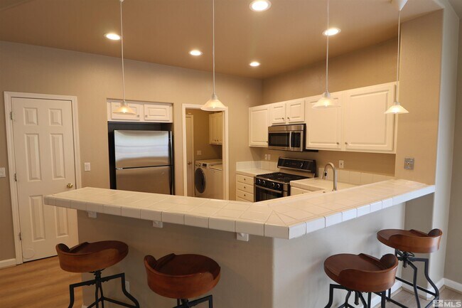 Building Photo - 690 Caughlin Glen