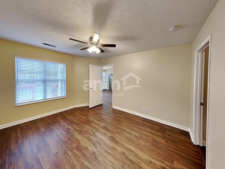 Building Photo - 5606 Royal Ct