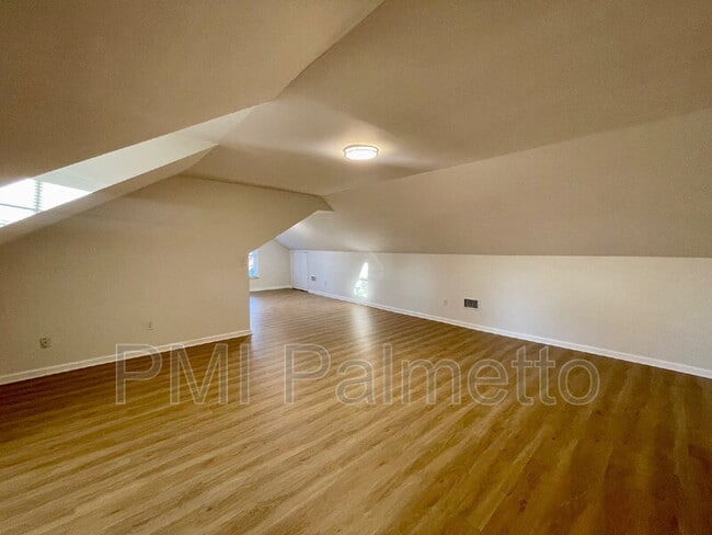 Building Photo - 2816 Wales Rd