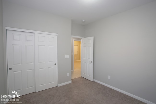 Building Photo - Beautifully Updated 4Bdm 3Ba Two-Story Home Located in the Heart of Southern Highlands! - MI Special