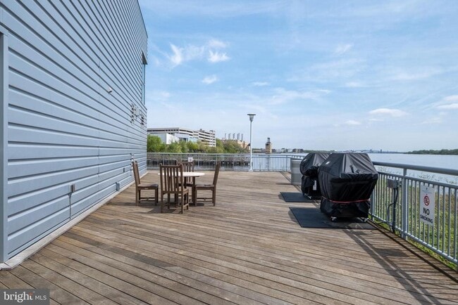 Building Photo - 901 N Penn St