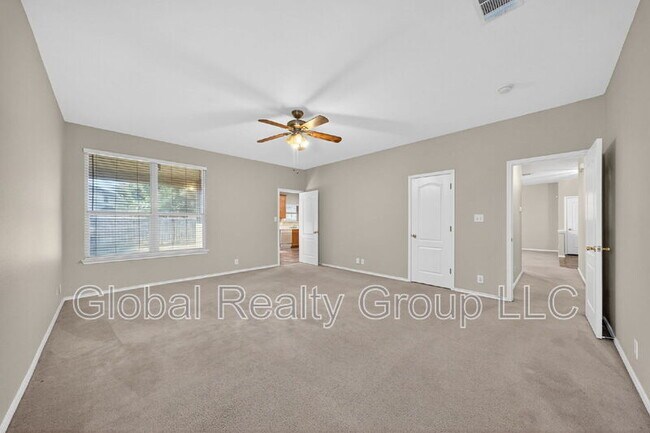 Building Photo - 216 Silver Wing