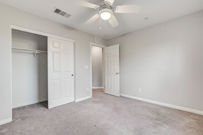 Building Photo - 10669 Sariah Skye Ave