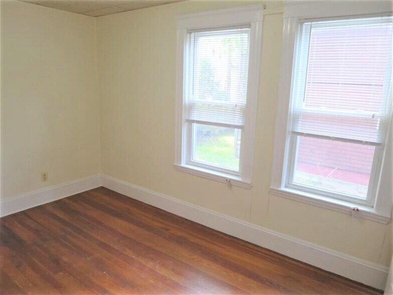 Building Photo - 36 Standish St