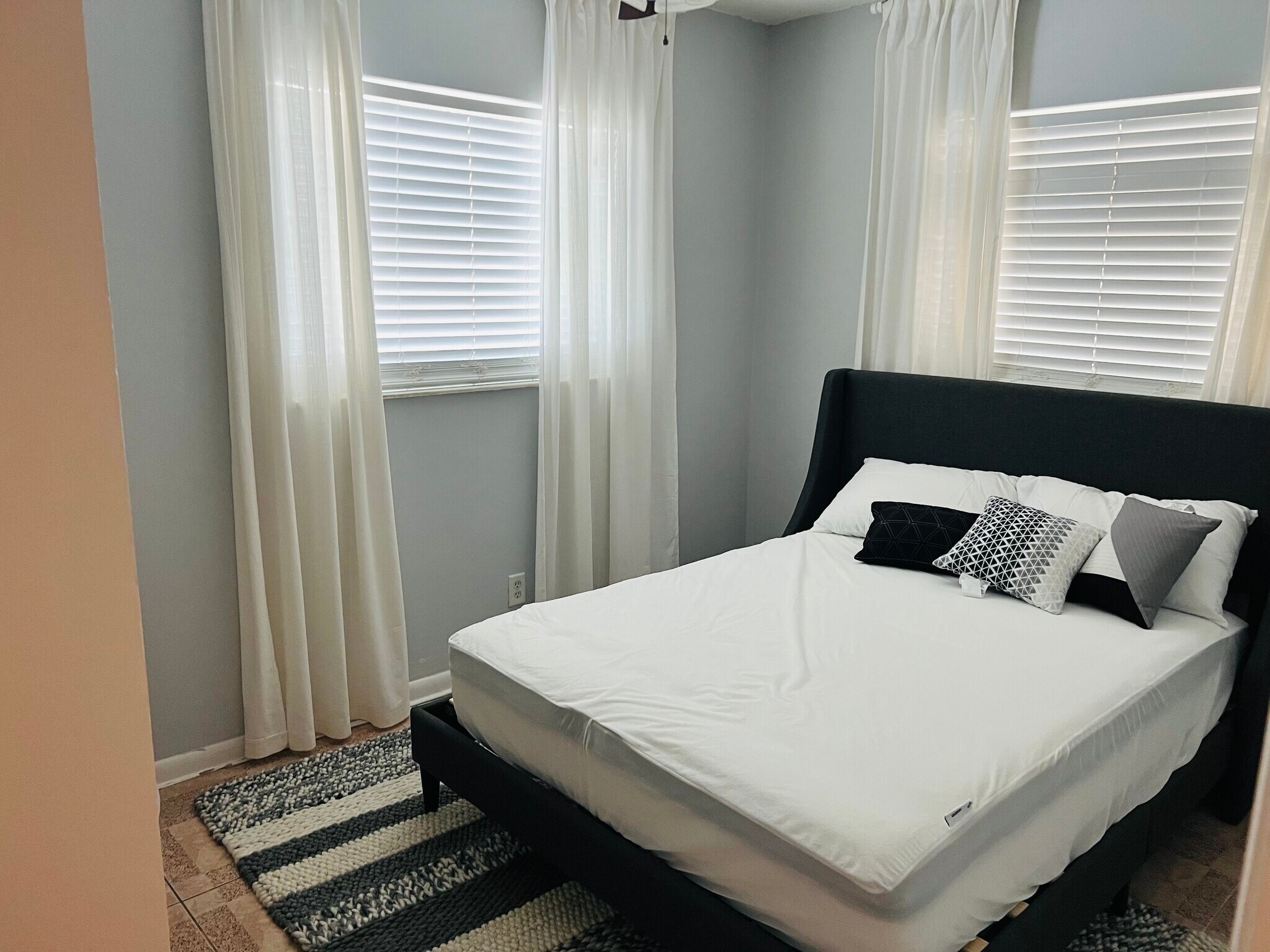 Building Photo - 2913 W Saint Conrad St