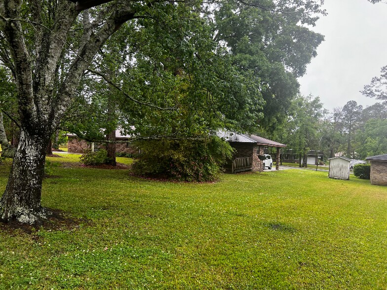 Building Photo - 283 SW Leisure Dr