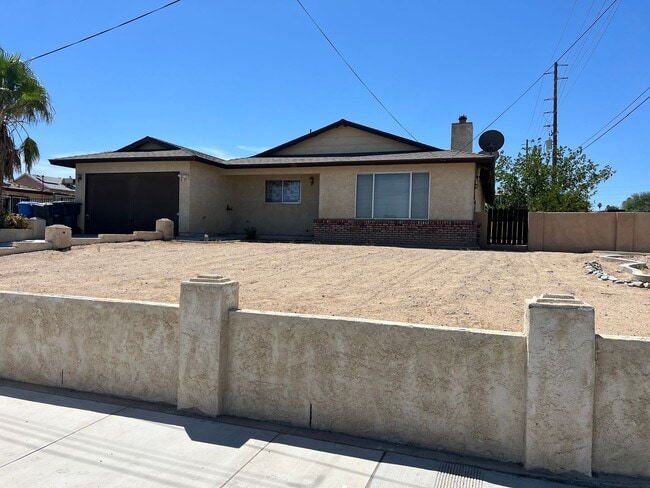 Building Photo - ** PRICE REDUCED** 3 Bedroom 2 Bathroom Ho...