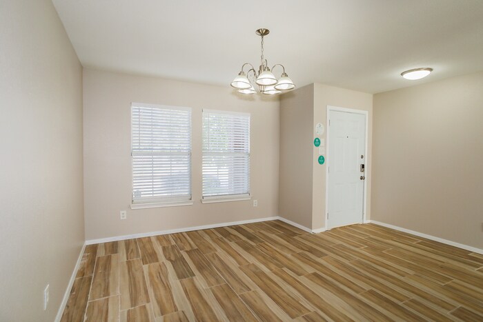 Building Photo - 324 Ellicott Dr