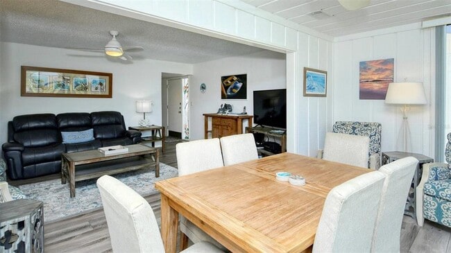 Building Photo - 6044 W Peppertree Way