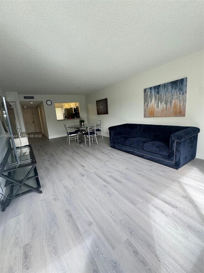 Building Photo - 163 Lakeview Dr