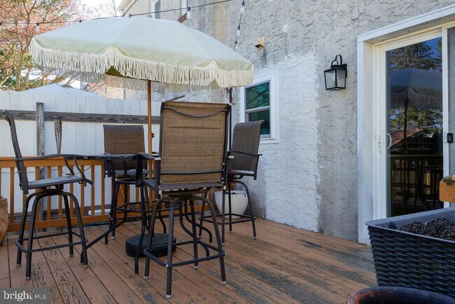 Building Photo - 203 E Rosedale Ave