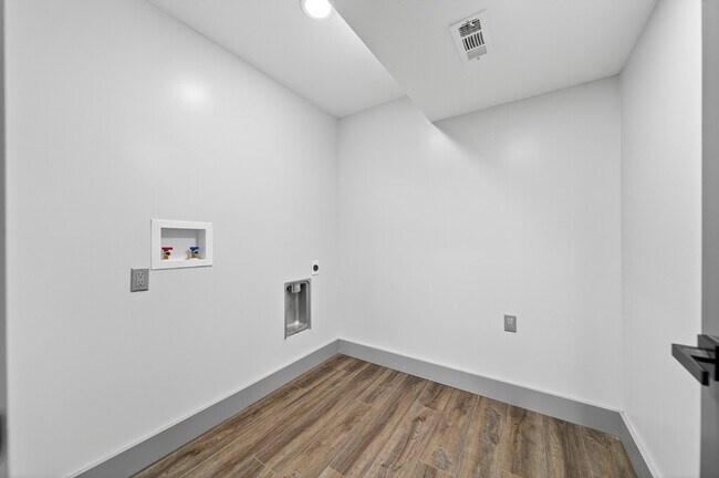Building Photo - 3390 Tyree Springs Rd