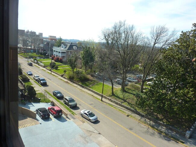 Building Photo - 1BR/1BA Penthouse Condo | University Tower...