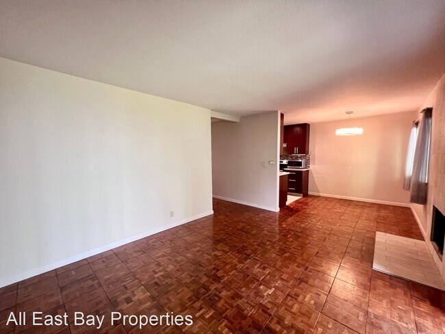 Building Photo - 2 br, 1 bath House - 14 Emery Bay Drive,