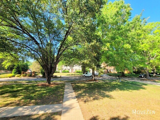 Building Photo - 2400 Tweedmore Ct