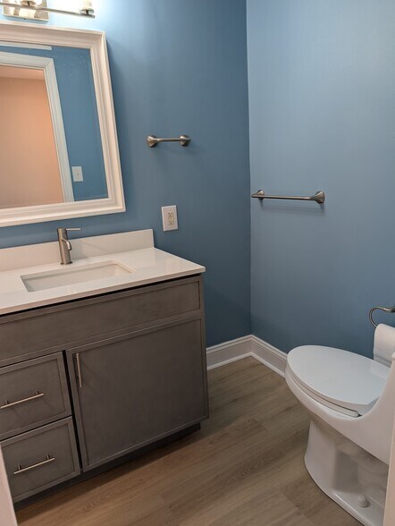 Building Photo - 834 Prince John Dr