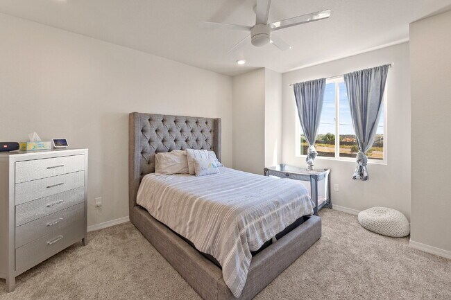 Building Photo - Bright and Beautiful Home with Gourmet Kit...