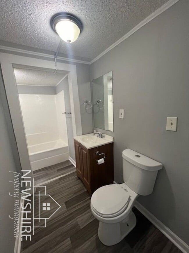 Building Photo - 458 Arch St