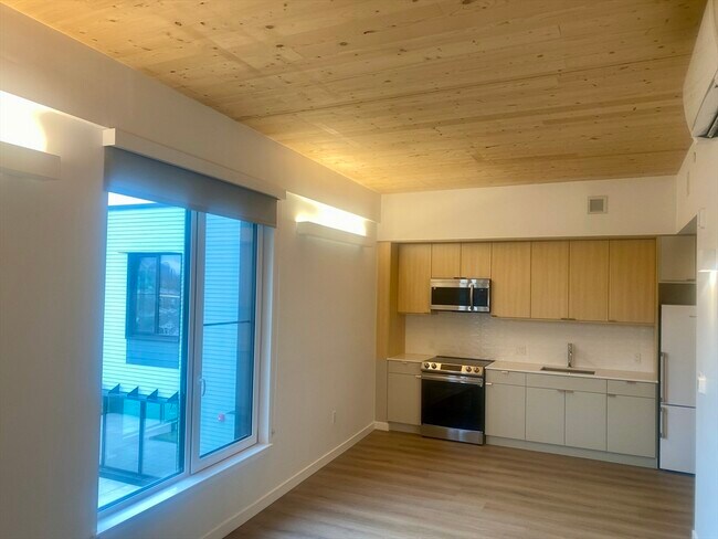 Building Photo - 154 Broadway