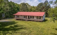 Building Photo - Fairview - 3 bedroom 2 baths - Private living
