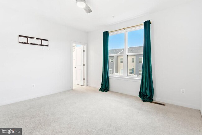 Building Photo - 614 Glenn Lk Dr