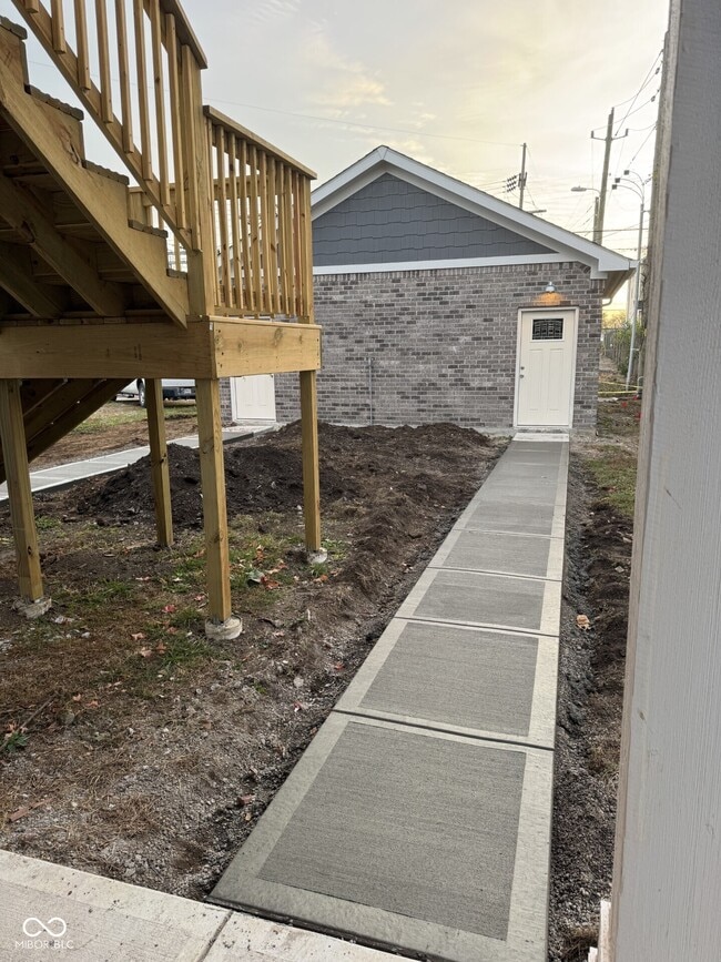 Building Photo - 2143 Columbia Ave