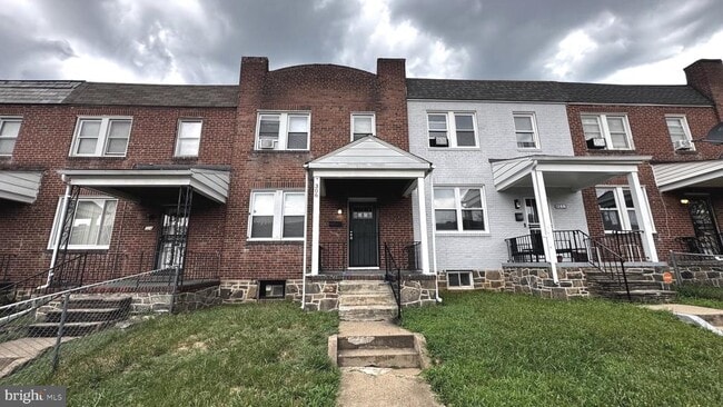 Building Photo - 306 N Monastery Ave