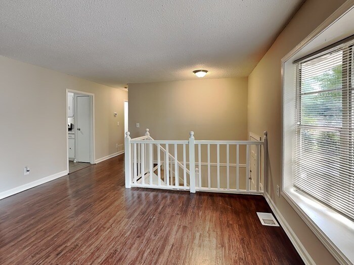 Building Photo - 1540 Walnut Ridge Ct