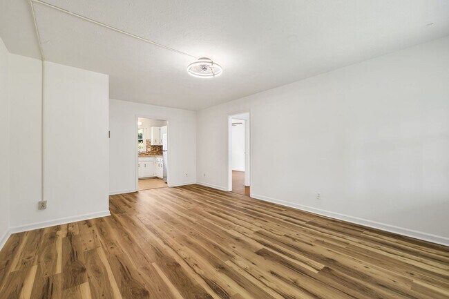 Building Photo - Chiles Avenue