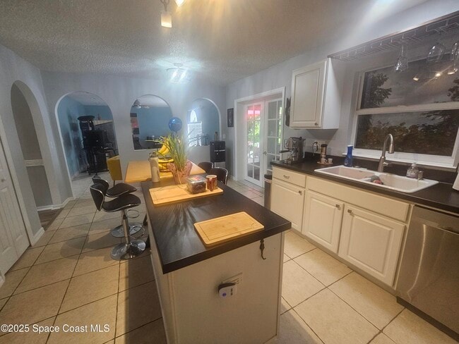 Building Photo - 2240 Spring Creek Cir