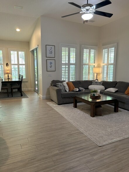 Building Photo - 9610 Gretna Green Dr