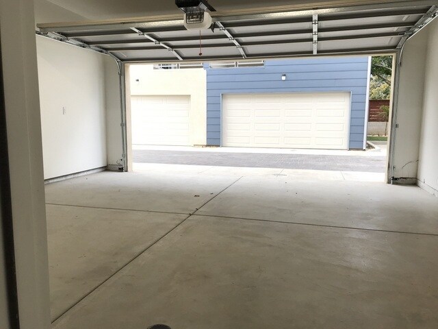 Attached 2 car garage - 640 Florida St