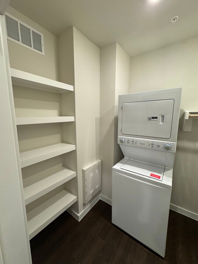 Building Photo - 455 Elevon Pkwy