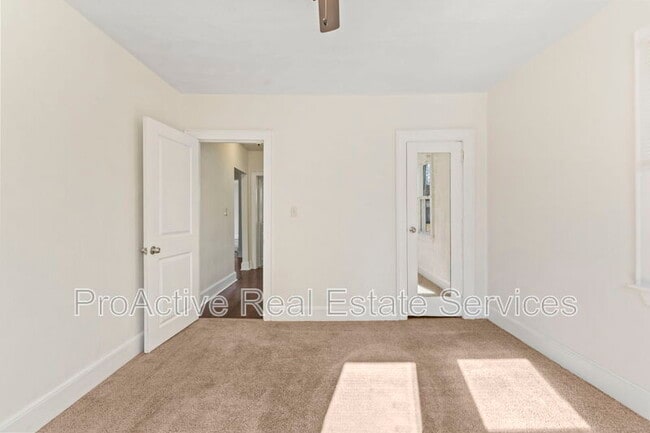 Building Photo - 1018 Wolcott Ave