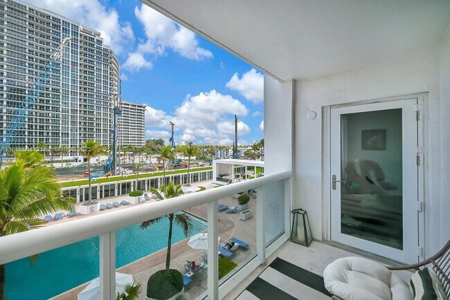 Building Photo - 10275 Collins Ave