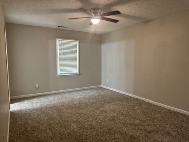 Building Photo - 454 Lexington Dr