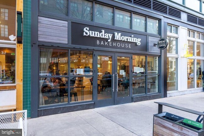 Building Photo - 930 Rose Ave