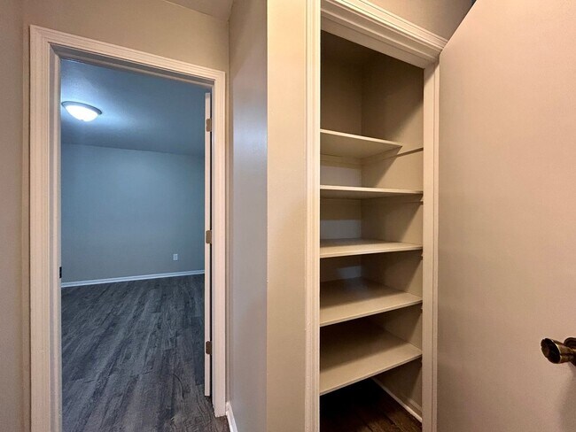 Building Photo - 20th Avenue 8062/8064