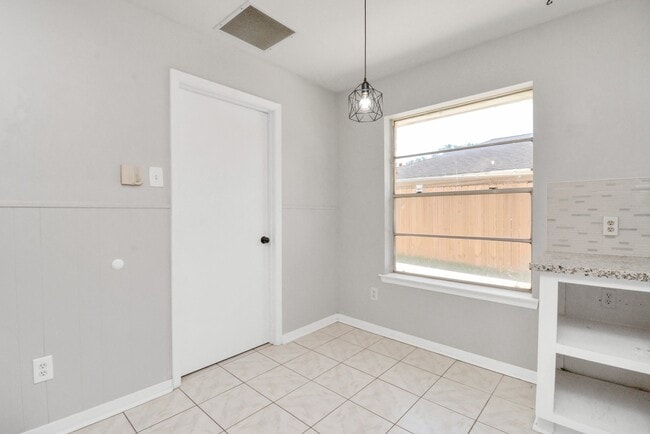 Building Photo - 11310 Sagewind Dr